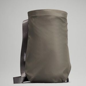 Lululemon water bottle crossbody 2.5L